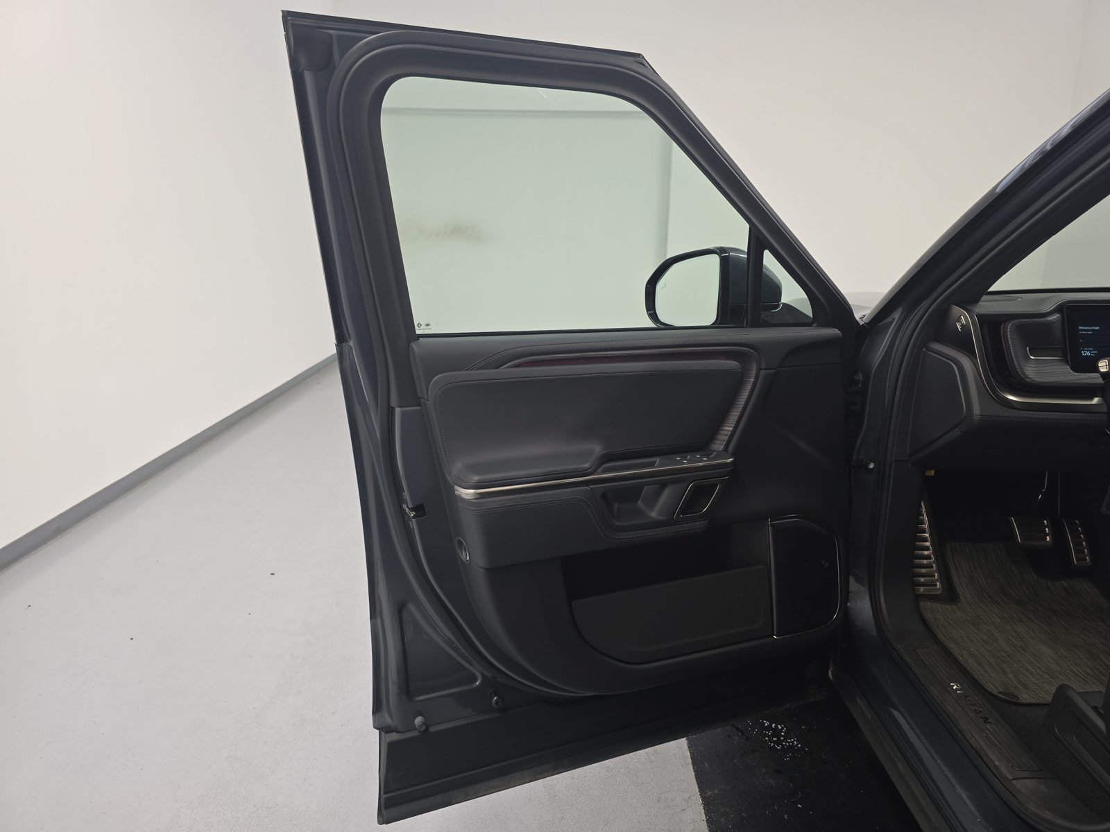 Used 2024 Rivian R1S Adventure Quad AWD/4WD image 16