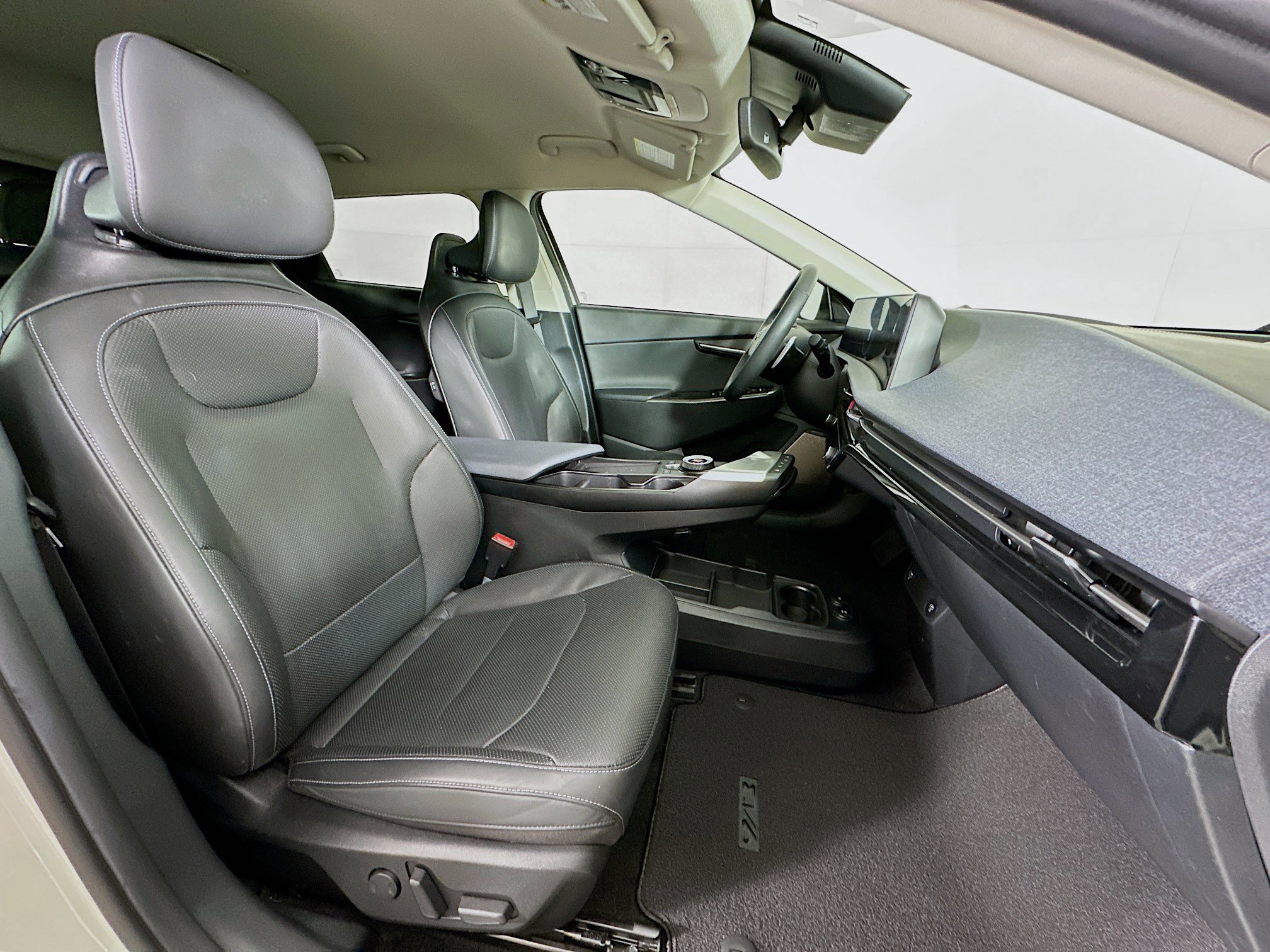 Used 2022 Kia EV6 Wind w/ Wind Technology Package image 31