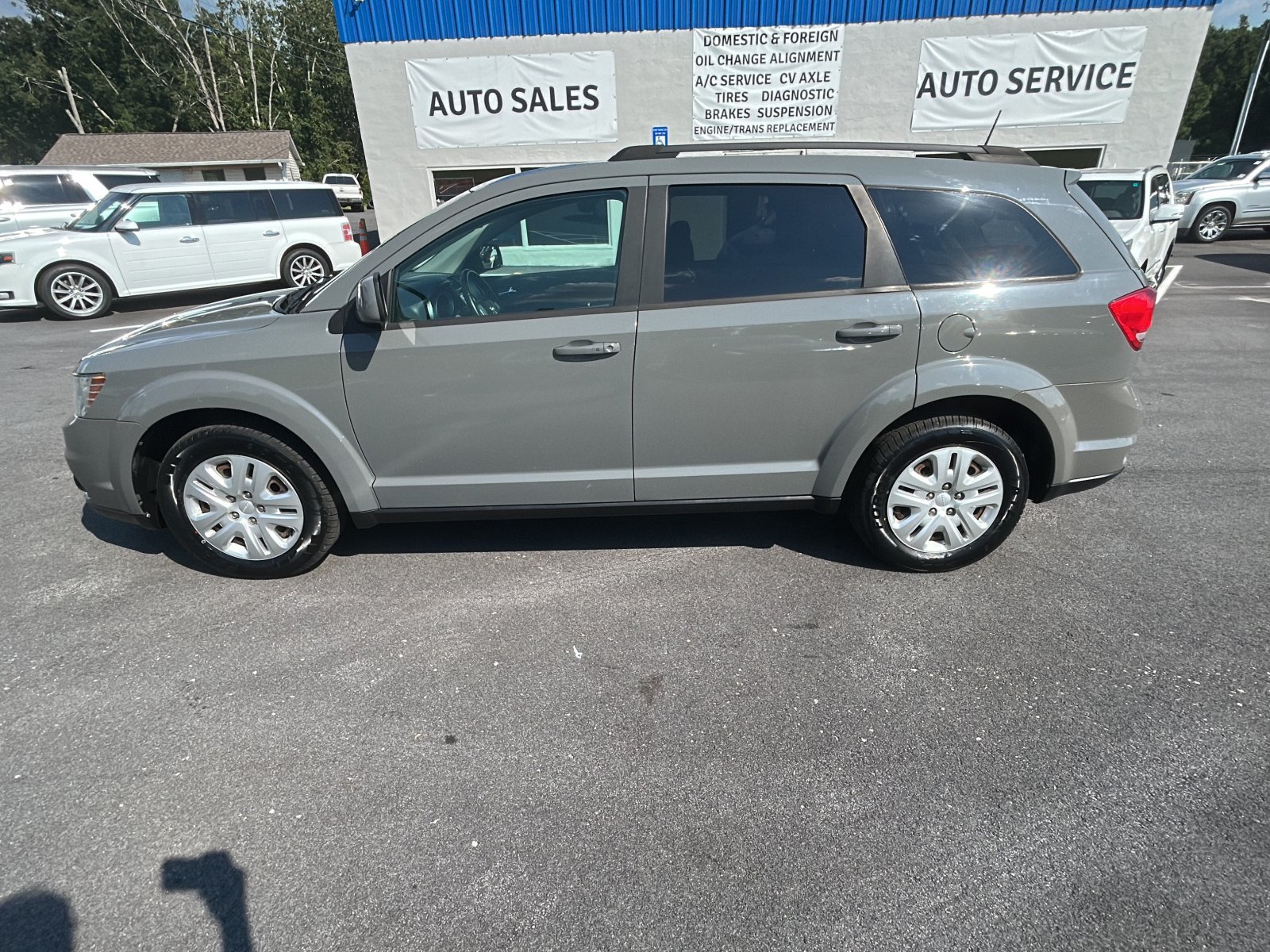 Used 2019 Dodge Journey SE w/ Premium Group FWD image 2