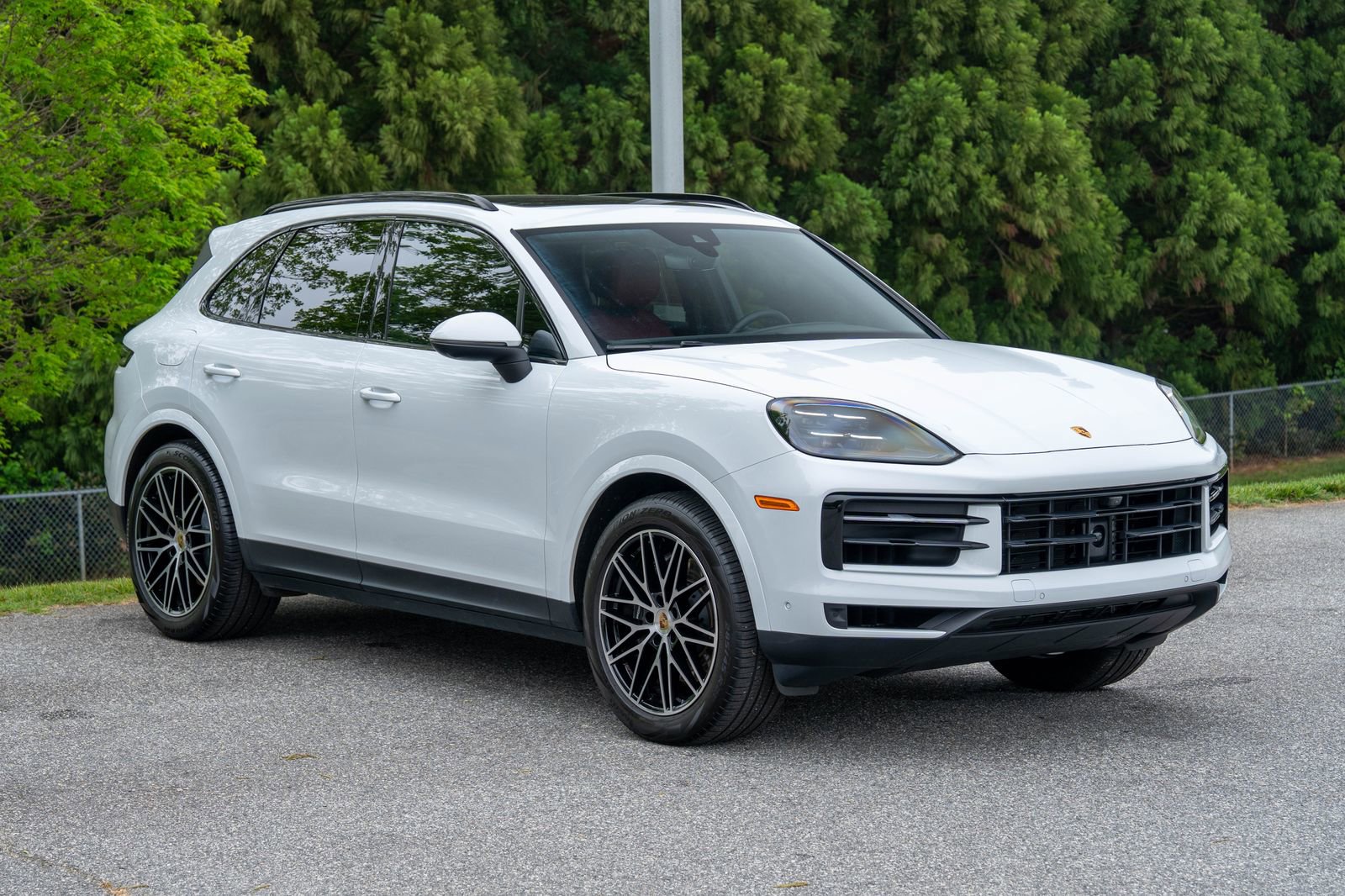 Certified 2024 Porsche Cayenne AWD/4WD image 9