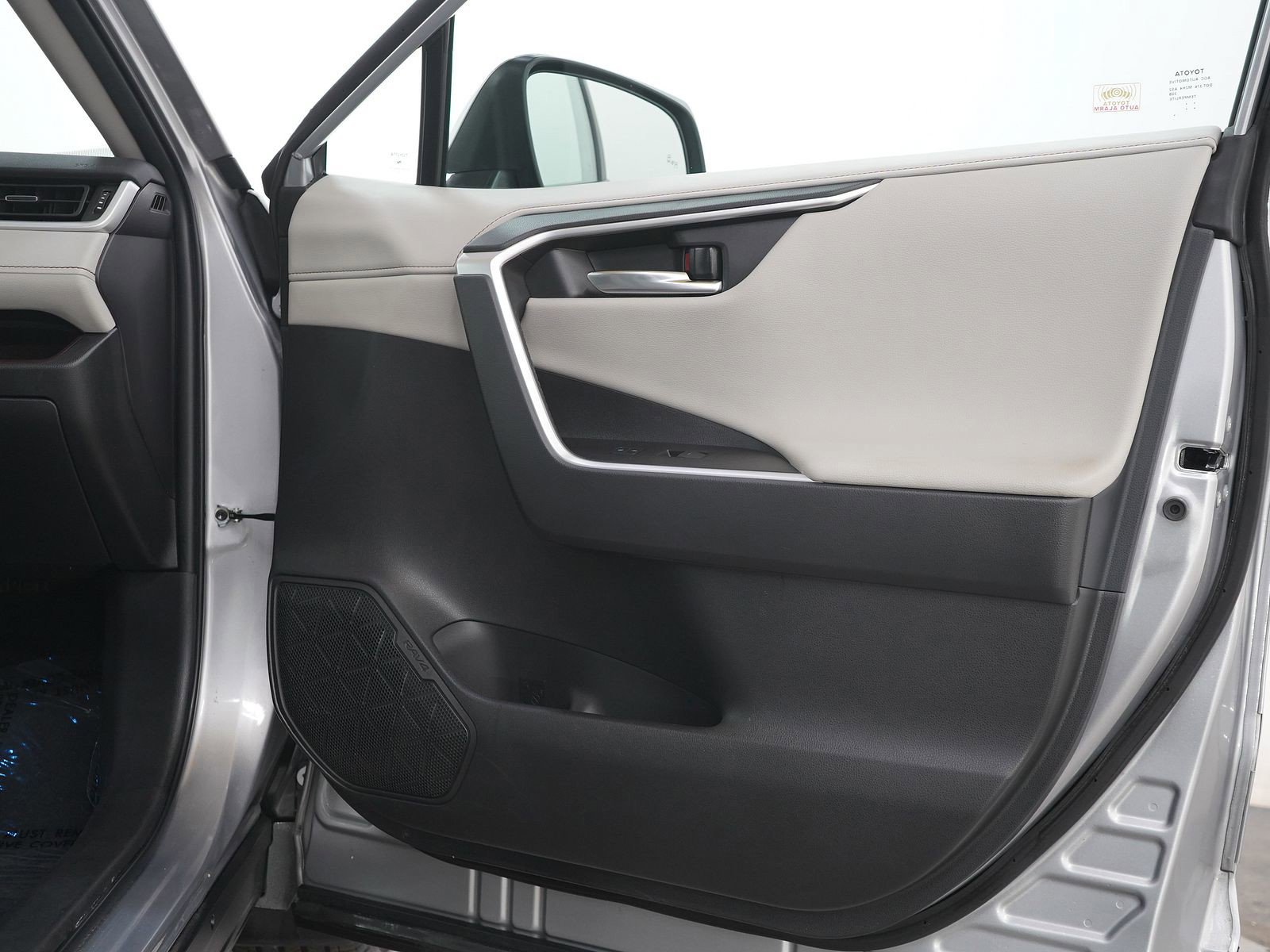 Used 2023 Toyota RAV4 Limited AWD/4WD image 9