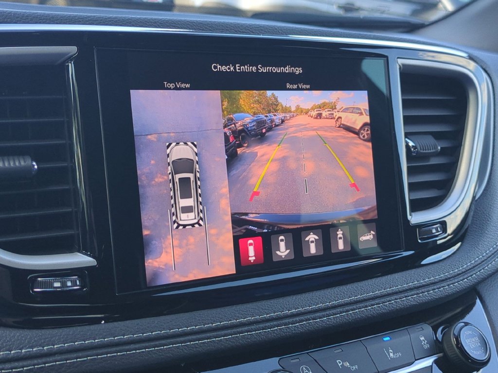 New 2027 Chrysler Pacifica Limited FWD image 22
