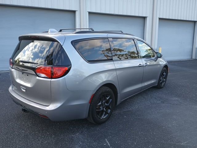 Used 2019 Chrysler Pacifica Touring-L image 5