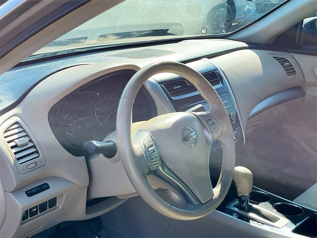 Used 2013 Nissan Altima 2.5 SV image 9