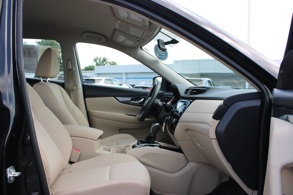 Used 2017 Nissan Rogue S FWD image 25