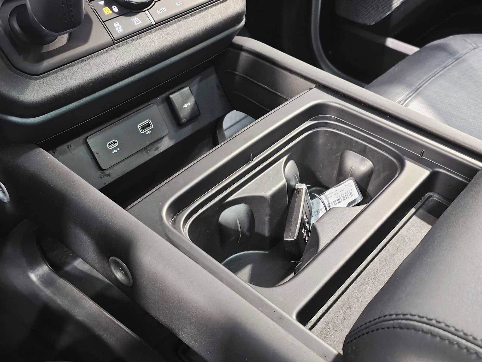 Used 2024 Land Rover Defender 130 X-Dynamic SE image 19