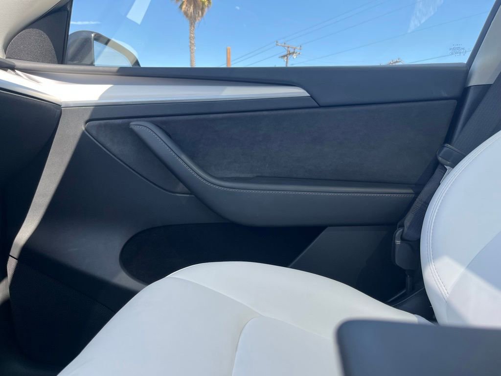 Used 2024 Tesla Model Y 2WD image 17