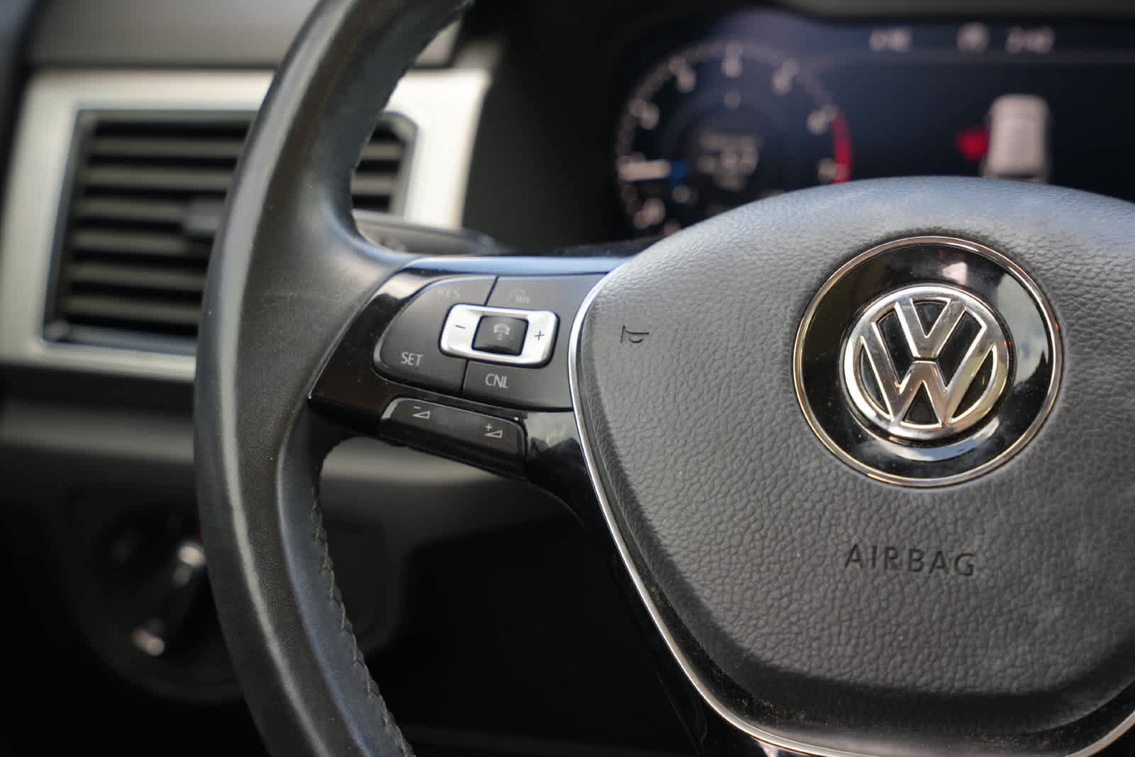 Used 2018 Volkswagen Atlas SEL Premium AWD/4WD image 9