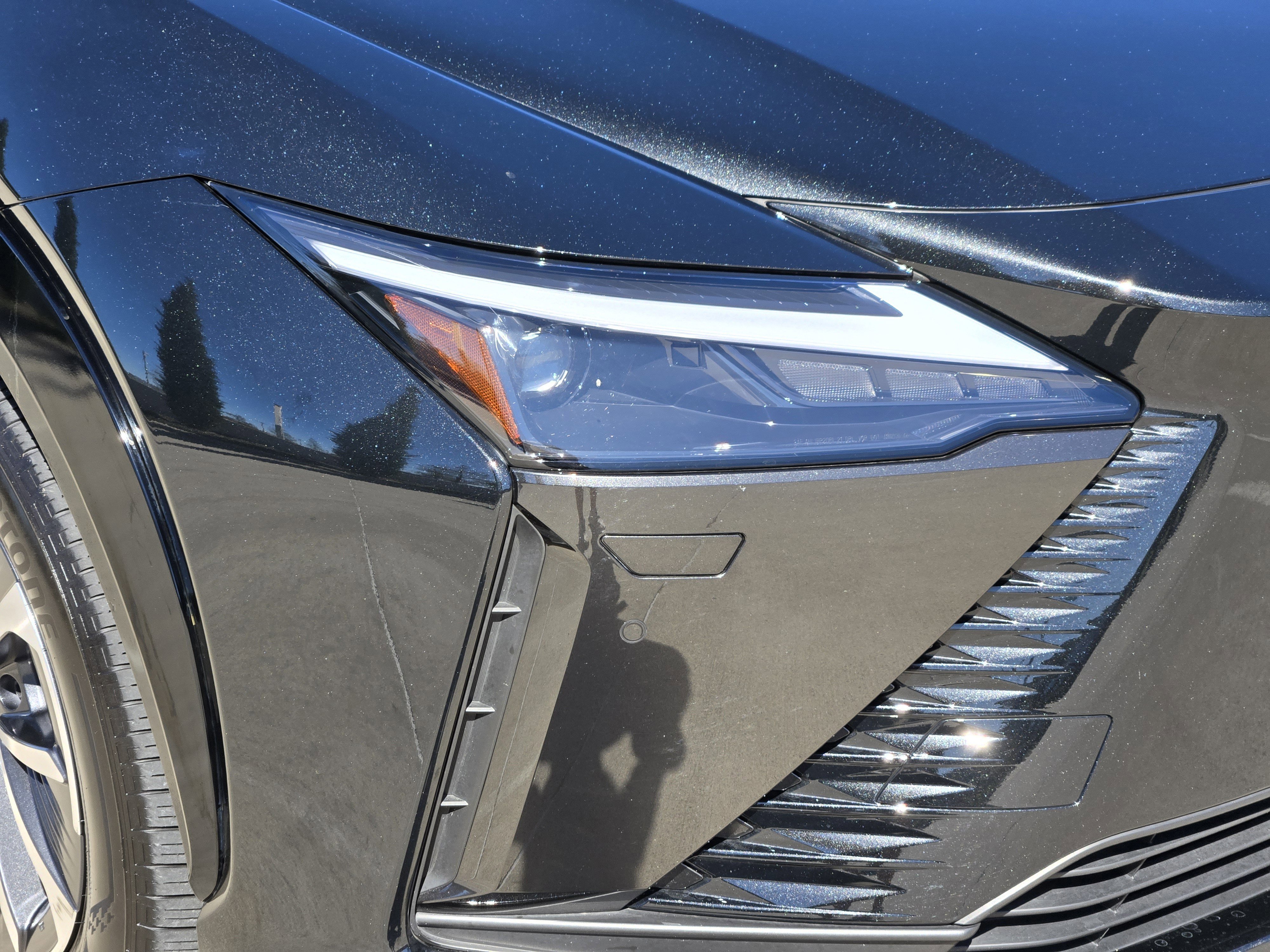 Used 2023 Lexus RZ 450e Premium w/ Accessory Package (Z1) image 2