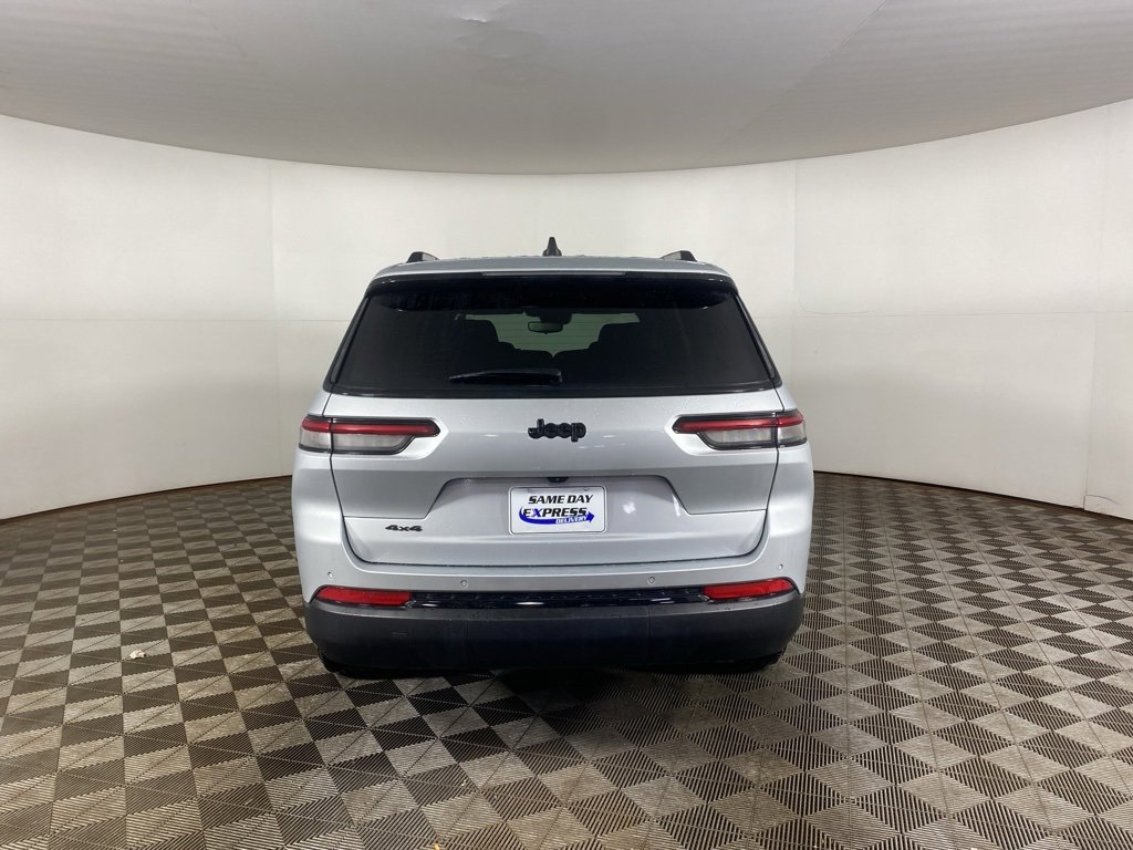 Used 2023 Jeep Grand Cherokee L Laredo image 2