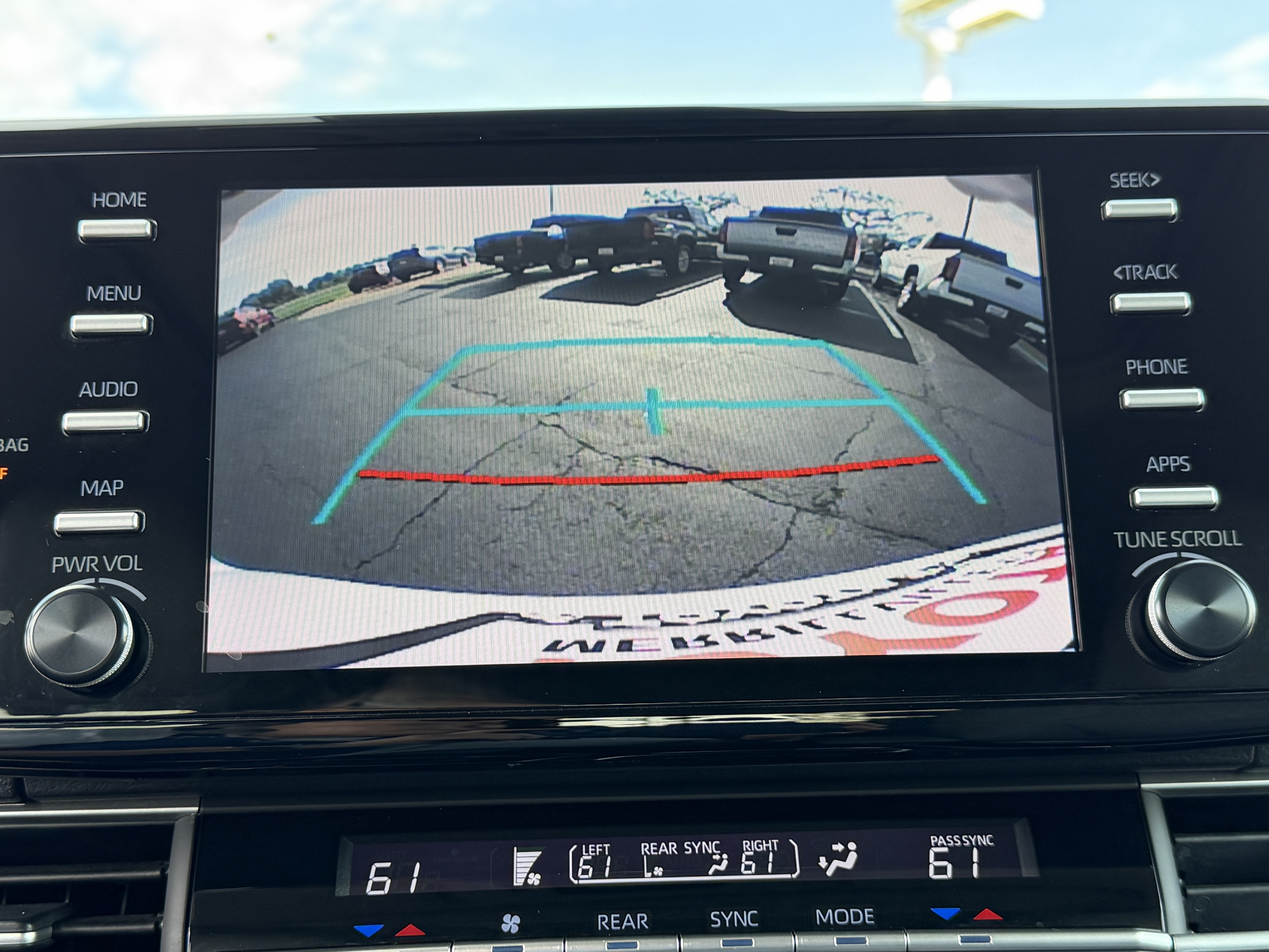 Certified 2024 Toyota Sienna XLE FWD image 31