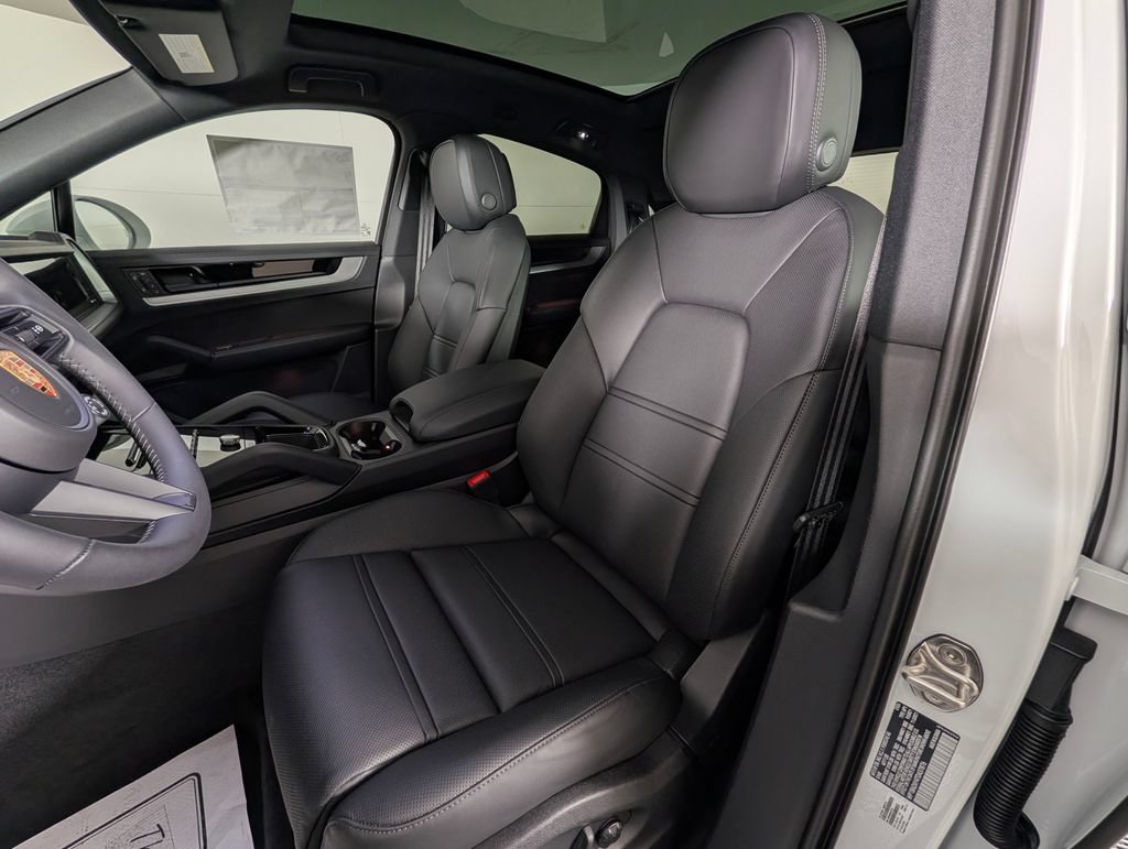 New 2026 Porsche Cayenne Coupe AWD/4WD image 5