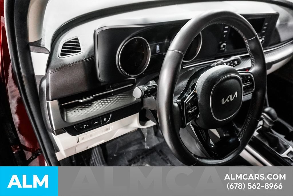 Used 2024 Kia Carnival LX FWD image 30