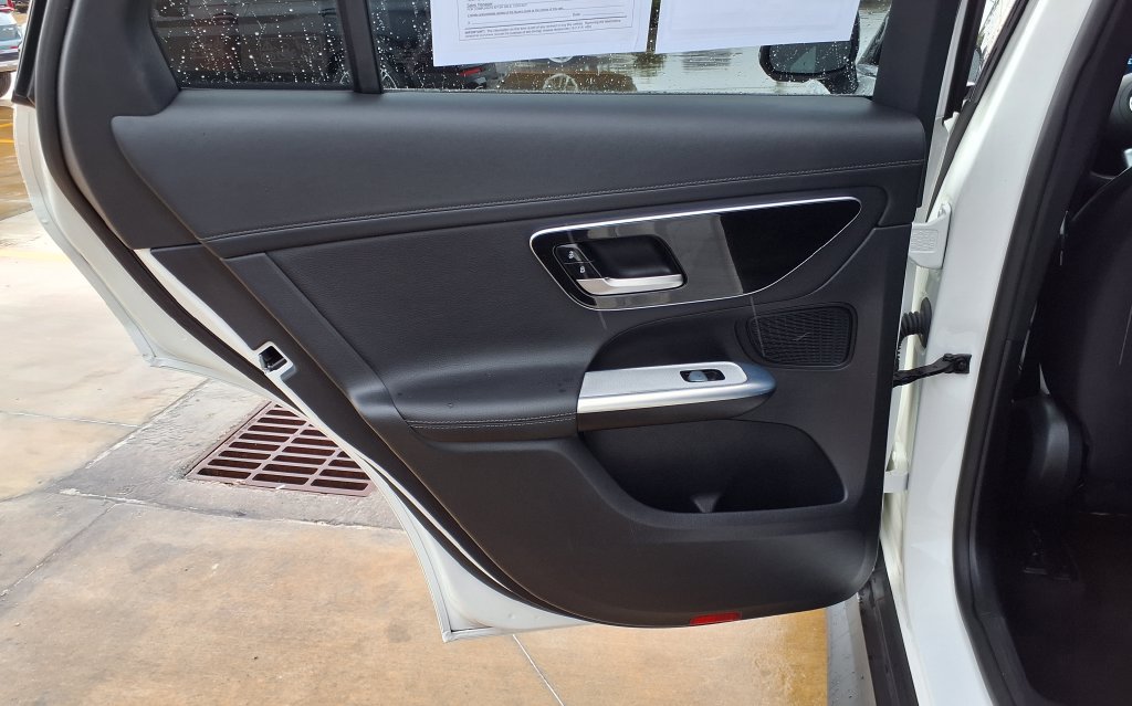 Used 2025 Mercedes-Benz GLC 300 image 14