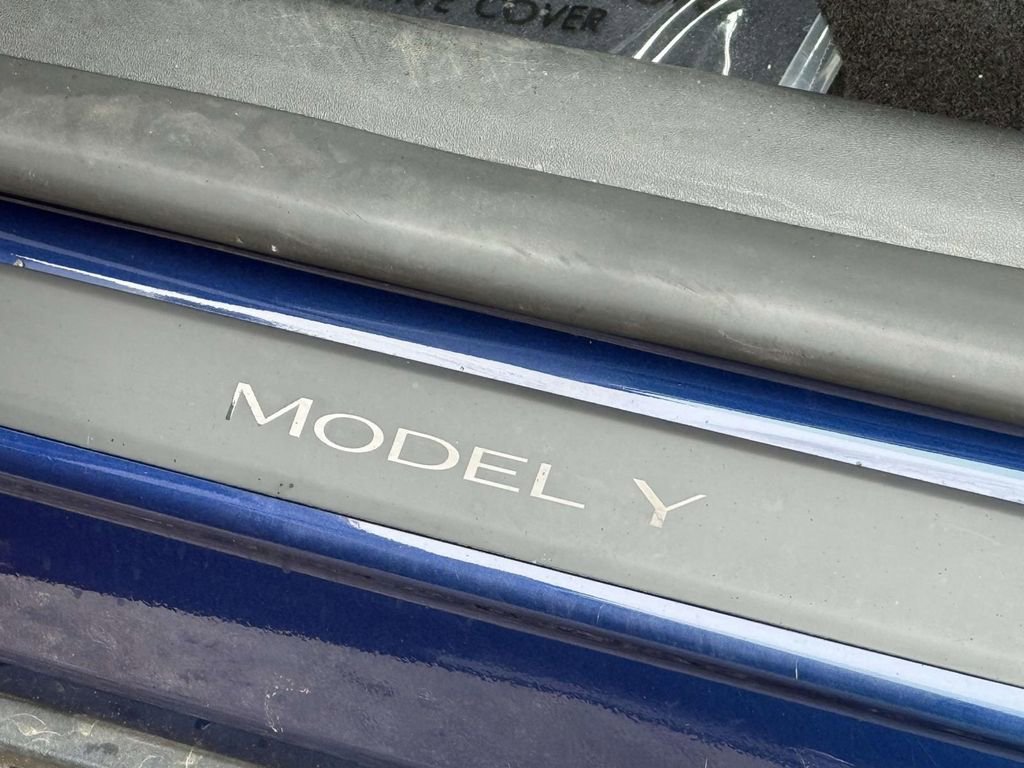 Used 2023 Tesla Model Y Long Range image 23