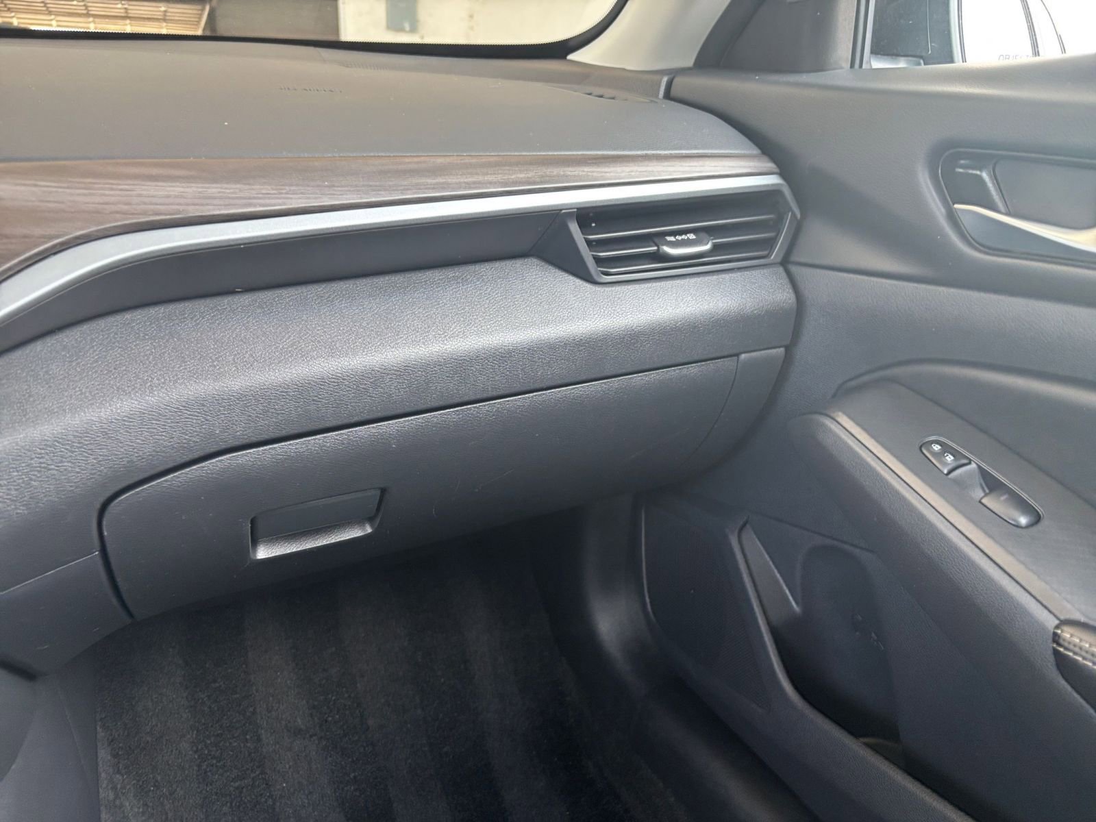 Used 2025 Nissan Altima 2.5 SV FWD image 36