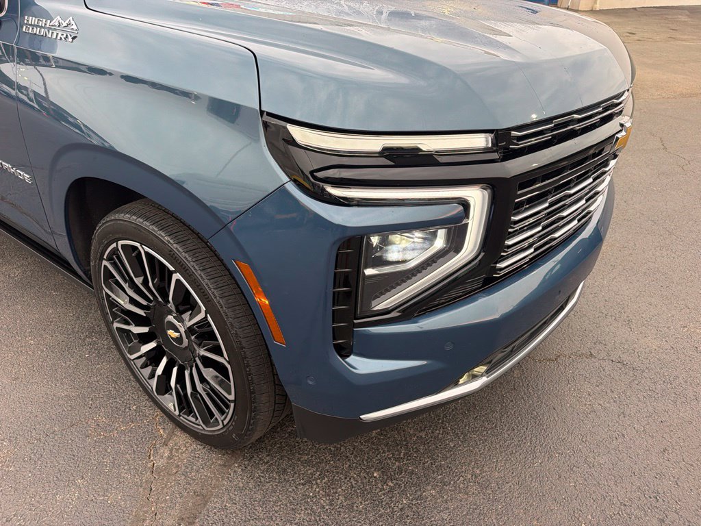 Used 2025 Chevrolet Tahoe High Country AWD/4WD image 10