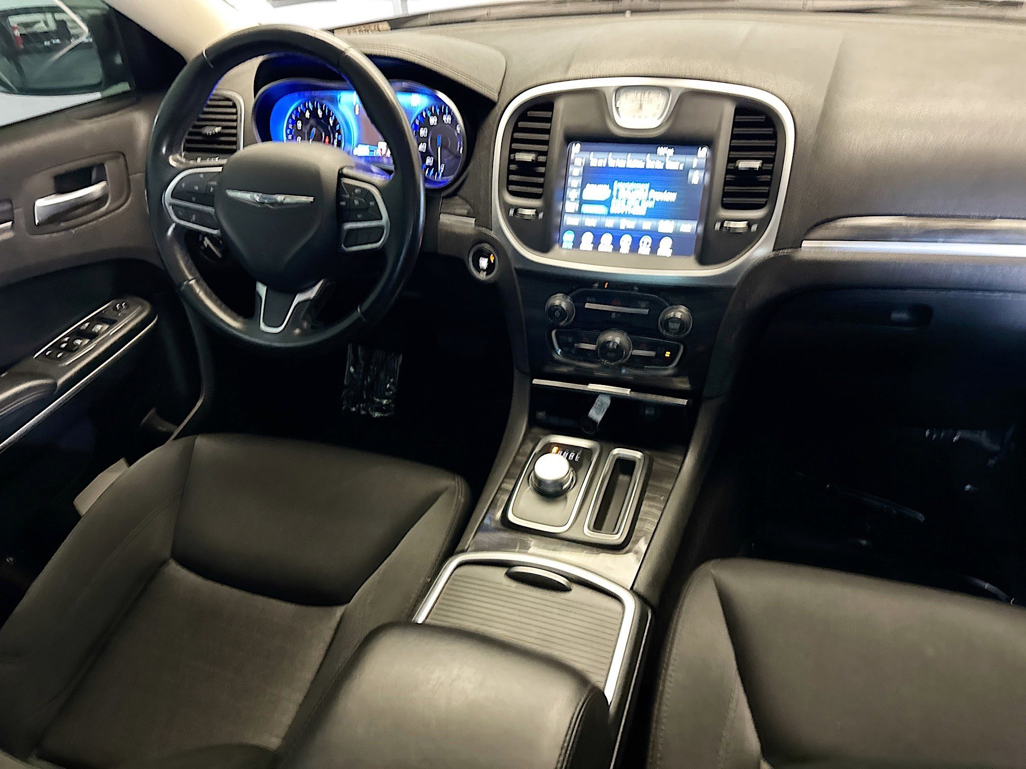 Used 2020 Chrysler 300 Touring w/ Sport Appearance Package image 12