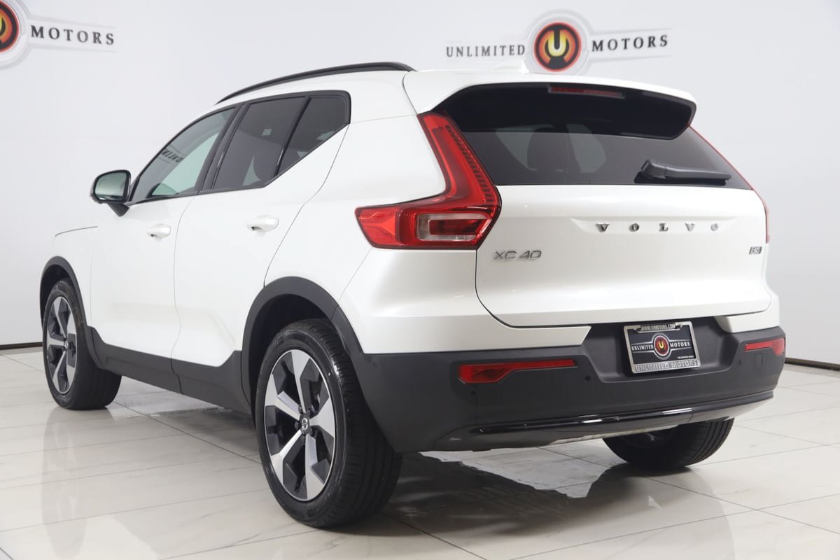 Used 2026 Volvo XC40 B5 Plus AWD/4WD image 4