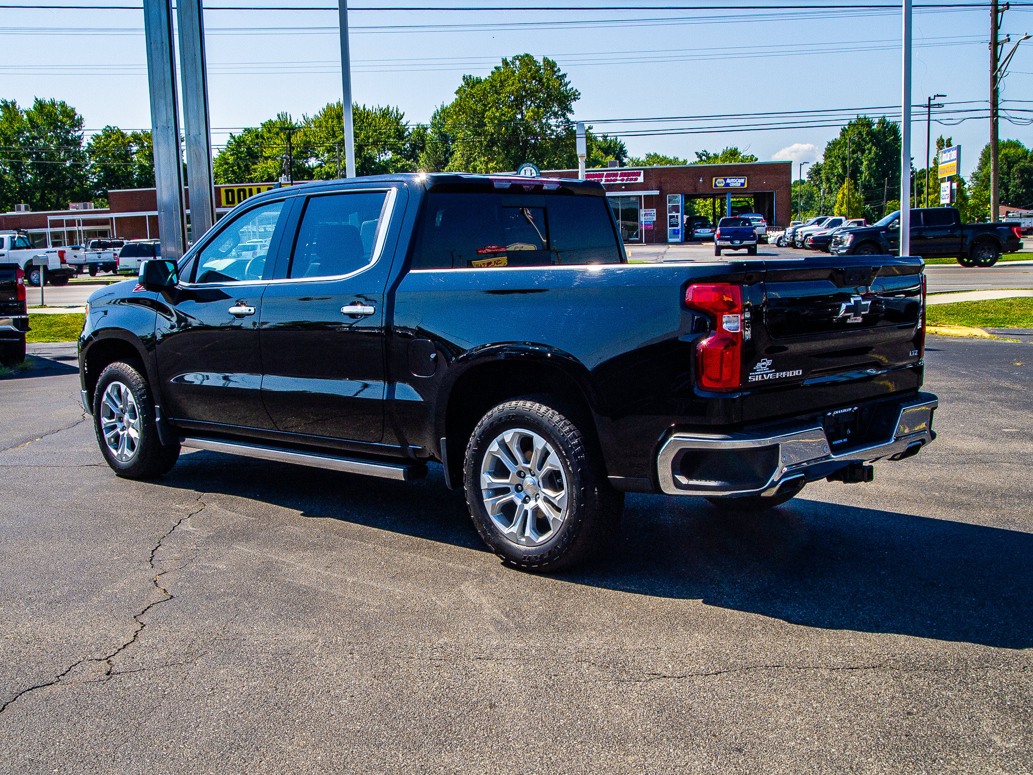 Used 2023 Chevrolet Silverado 1500 LTZ w/ LTZ Premium Package AWD/4WD image 5