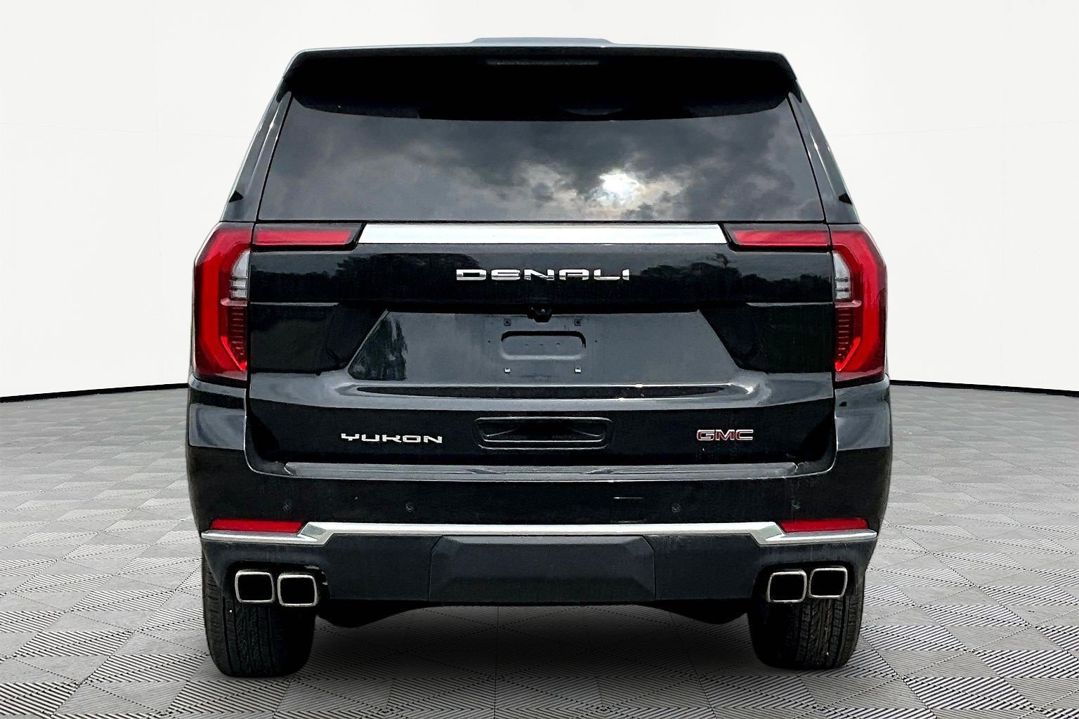 Used 2025 GMC Yukon XL Denali AWD/4WD image 5