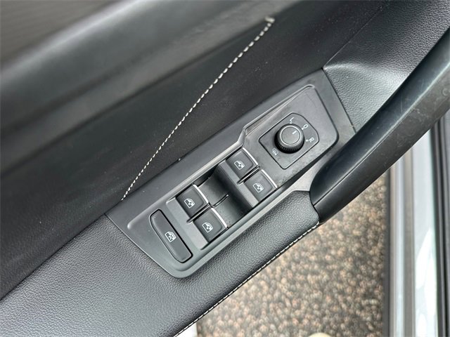 Used 2022 Volkswagen Tiguan SE R-Line image 19