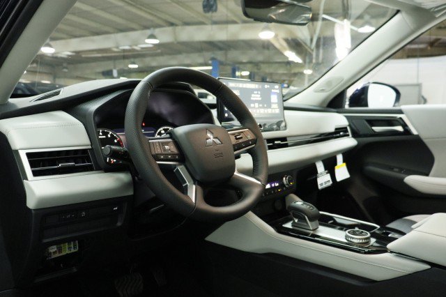 New 2026 Mitsubishi Outlander SE FWD image 5