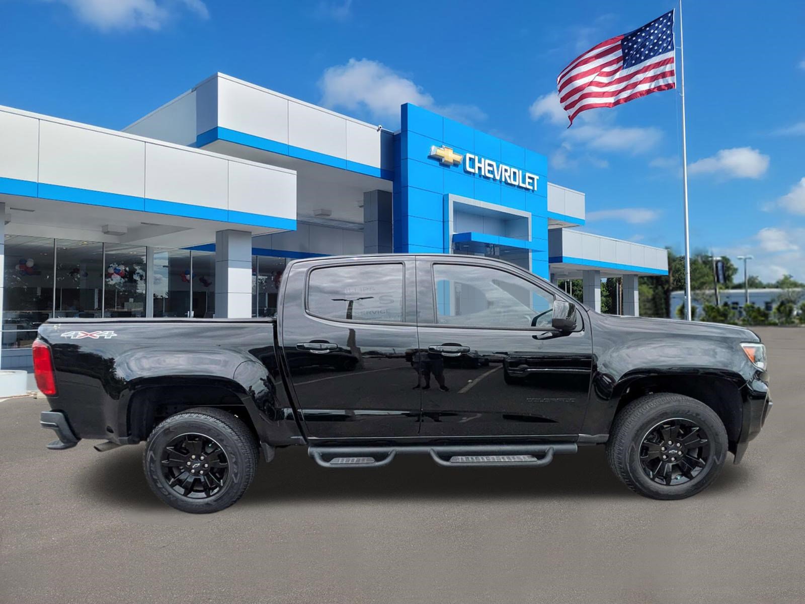 Used 2022 Chevrolet Colorado LT w/ LT Convenience Package AWD/4WD image 2