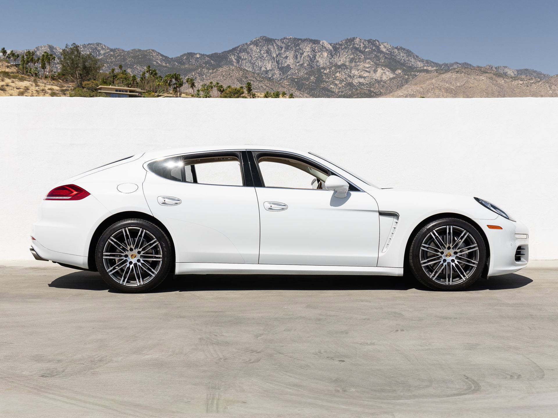 Used 2016 Porsche Panamera S RWD image 8