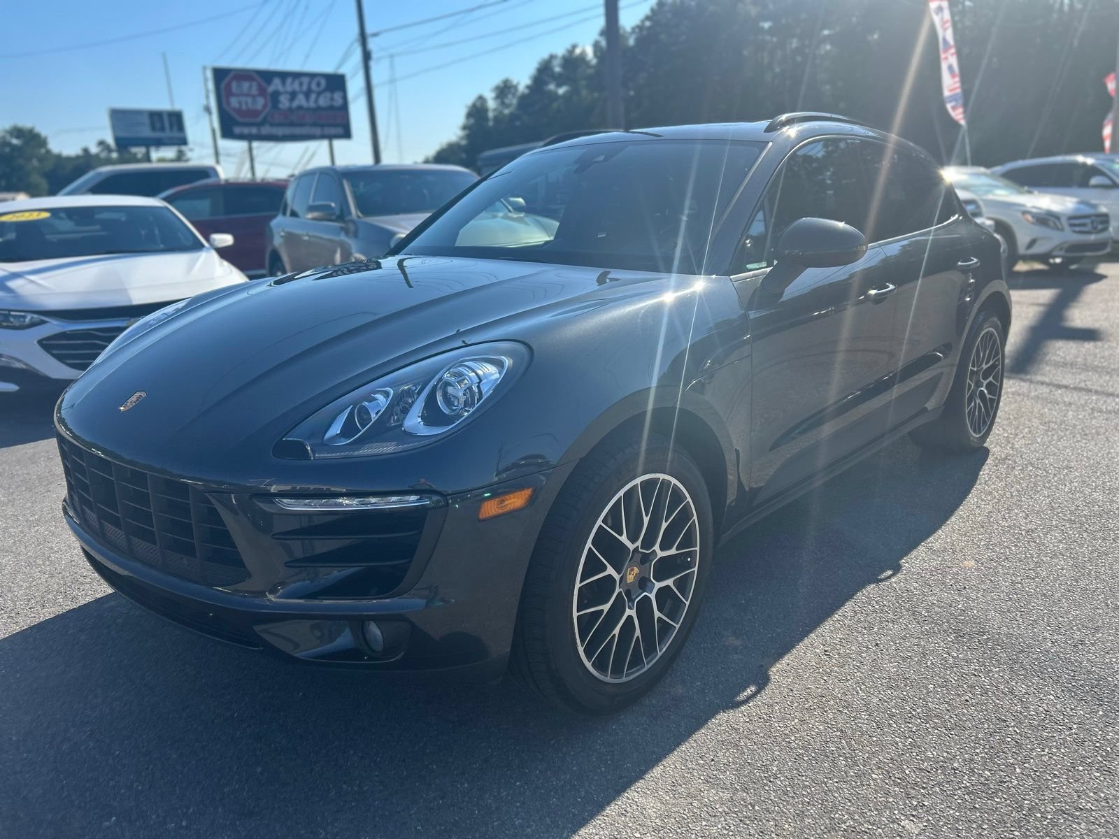 Used 2018 Porsche Macan Sport Edition AWD/4WD image 1