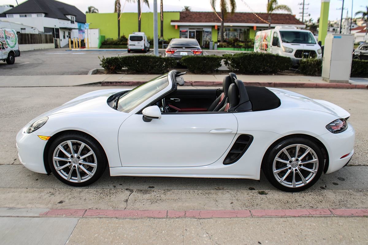 Used 2019 Porsche 718 Boxster RWD image 2