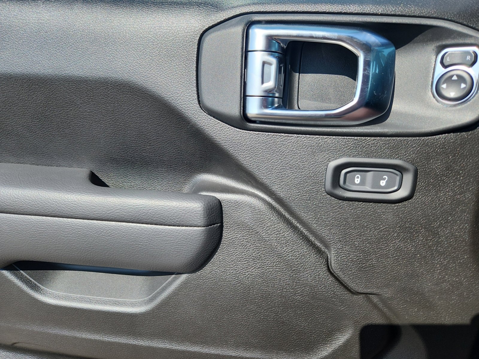 New 2025 Jeep Gladiator Willys AWD/4WD image 14