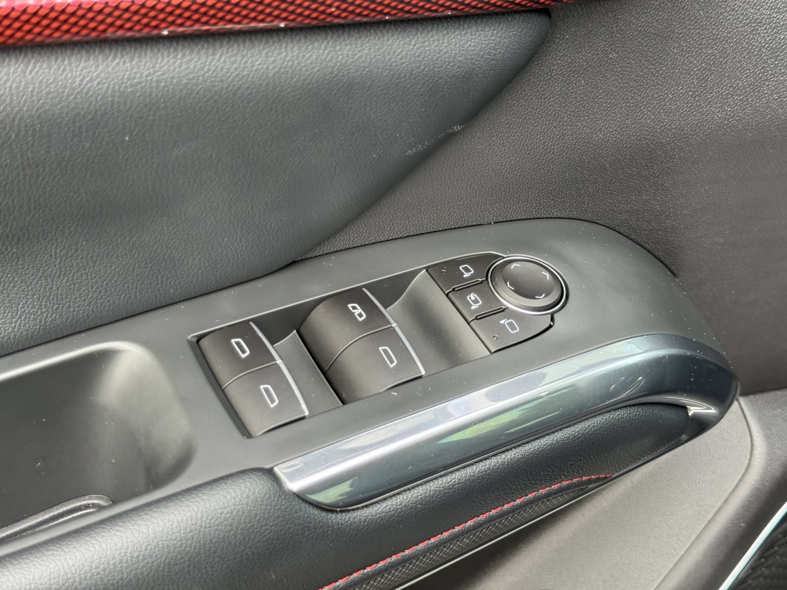 Used 2026 Chevrolet Traverse RS w/ LPO, Floor Liner Package FWD image 23