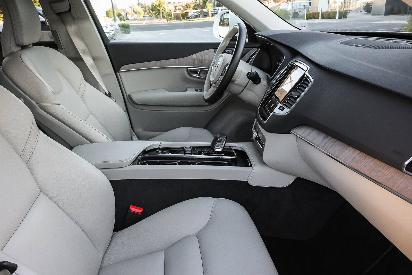 Used 2024 Volvo XC90 B6 Plus AWD/4WD image 18