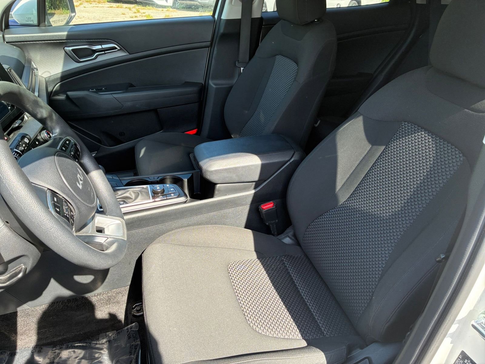 Used 2025 Kia Sportage LX FWD image 34