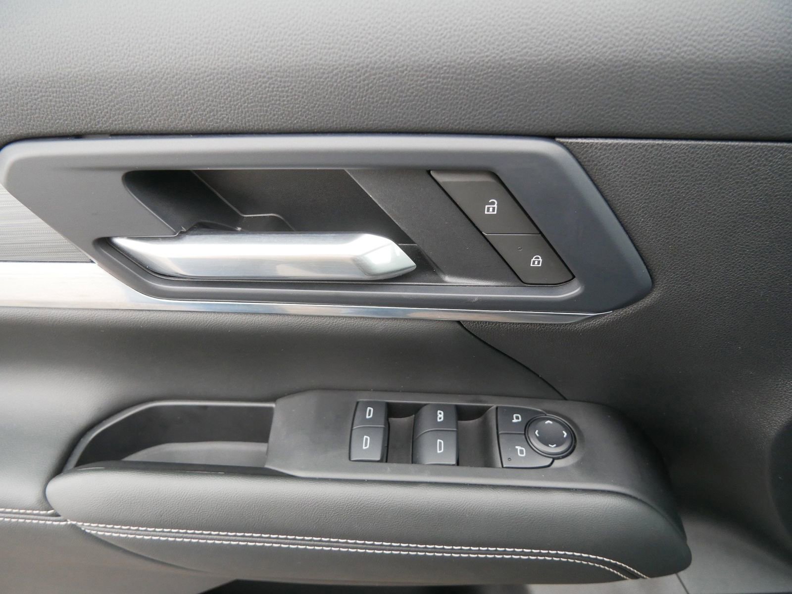 Used 2025 GMC Terrain Elevation image 16