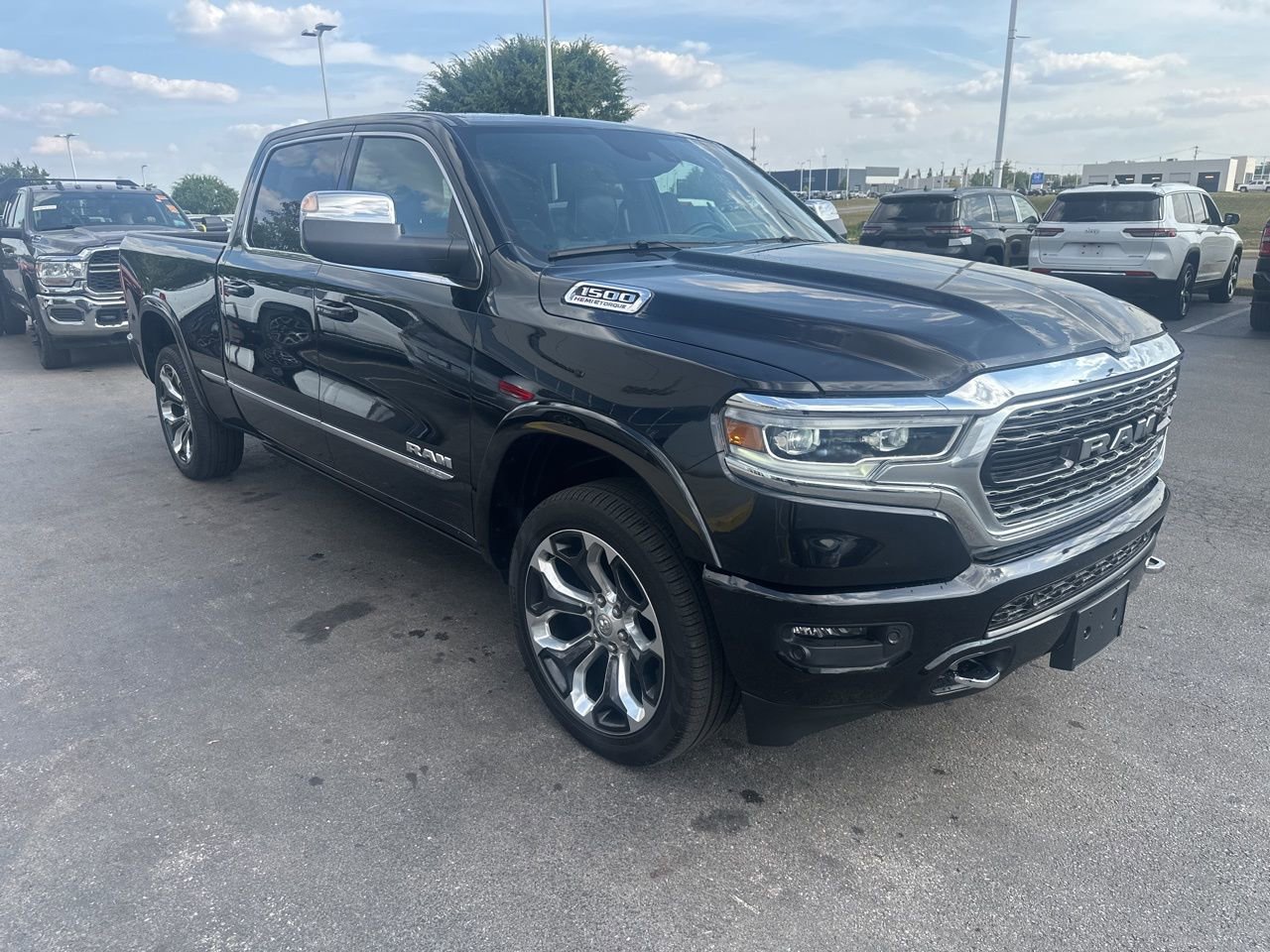 Used 2023 RAM 1500 Limited w/ Body-Colour Bumper Group