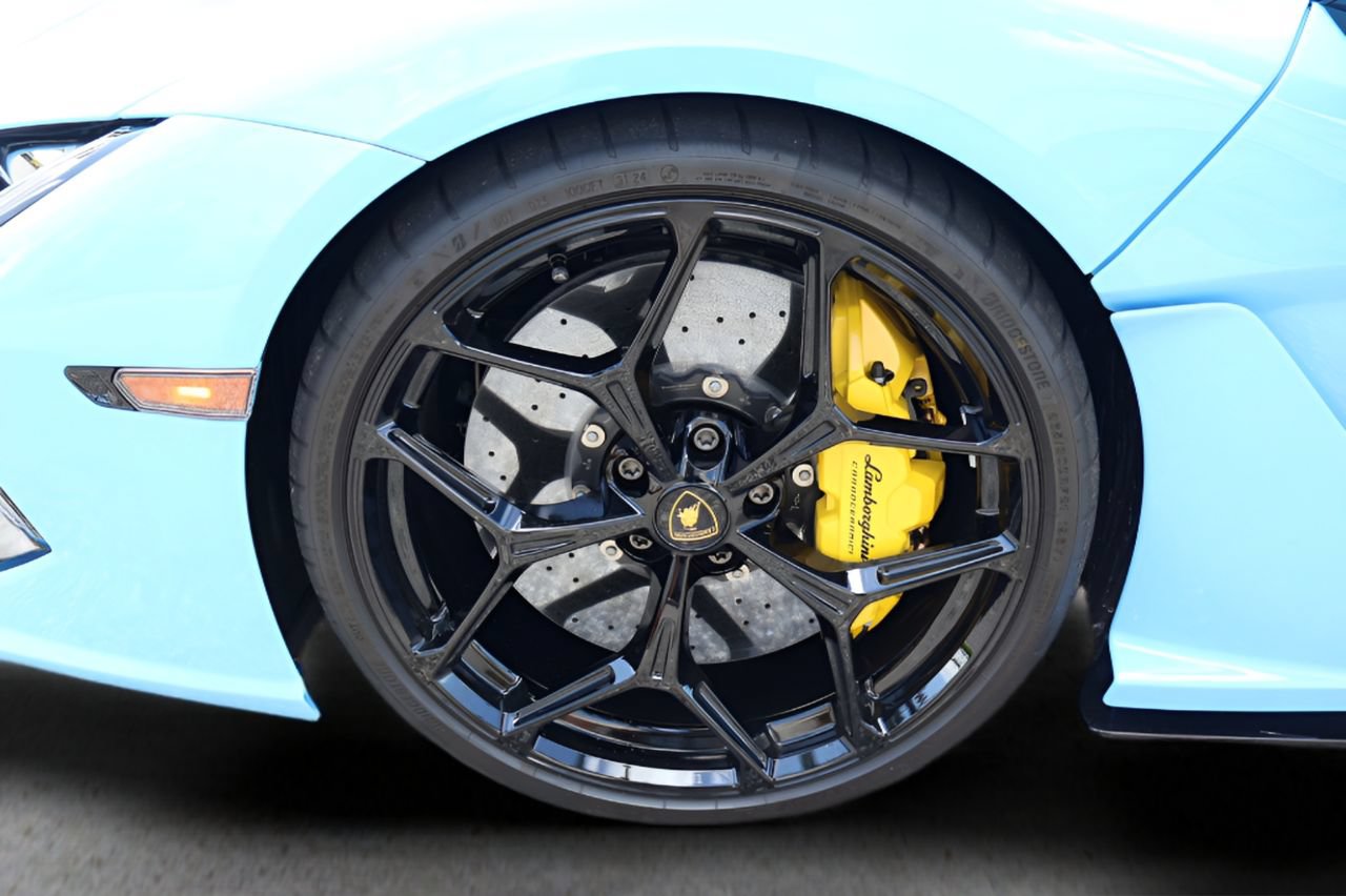 Used 2025 Lamborghini Revuelto AWD/4WD image 31