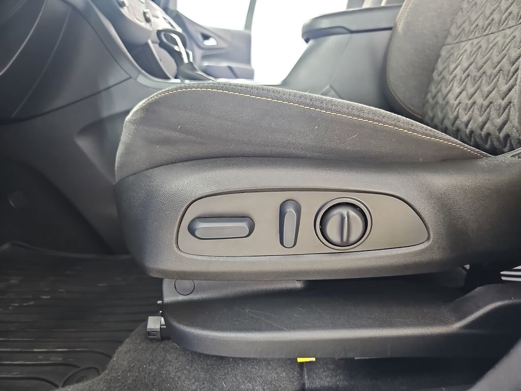 Used 2024 Chevrolet Equinox LT AWD/4WD image 35