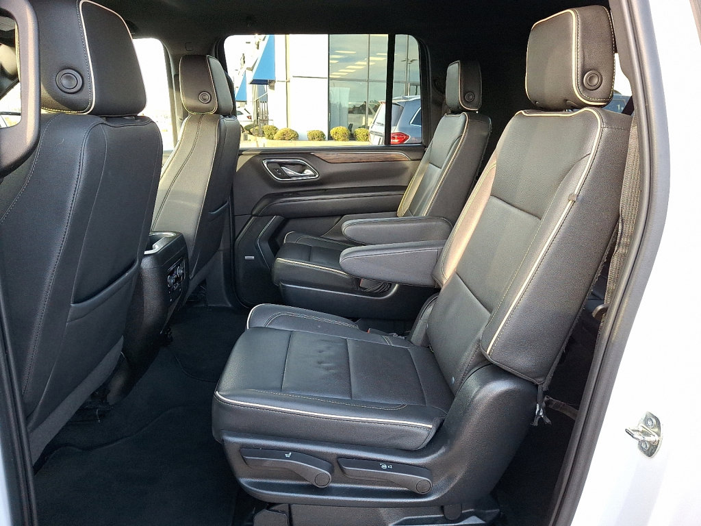 Used 2023 Chevrolet Suburban Premier image 20