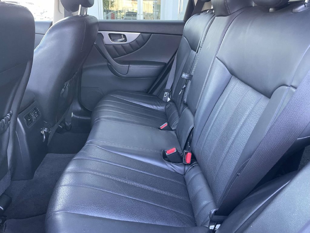 Used 2017 INFINITI QX70 AWD w/ Premium Package image 13