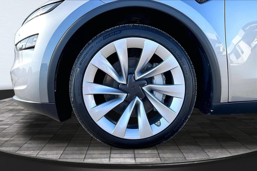 Used 2026 Tesla Model Y AWD image 9