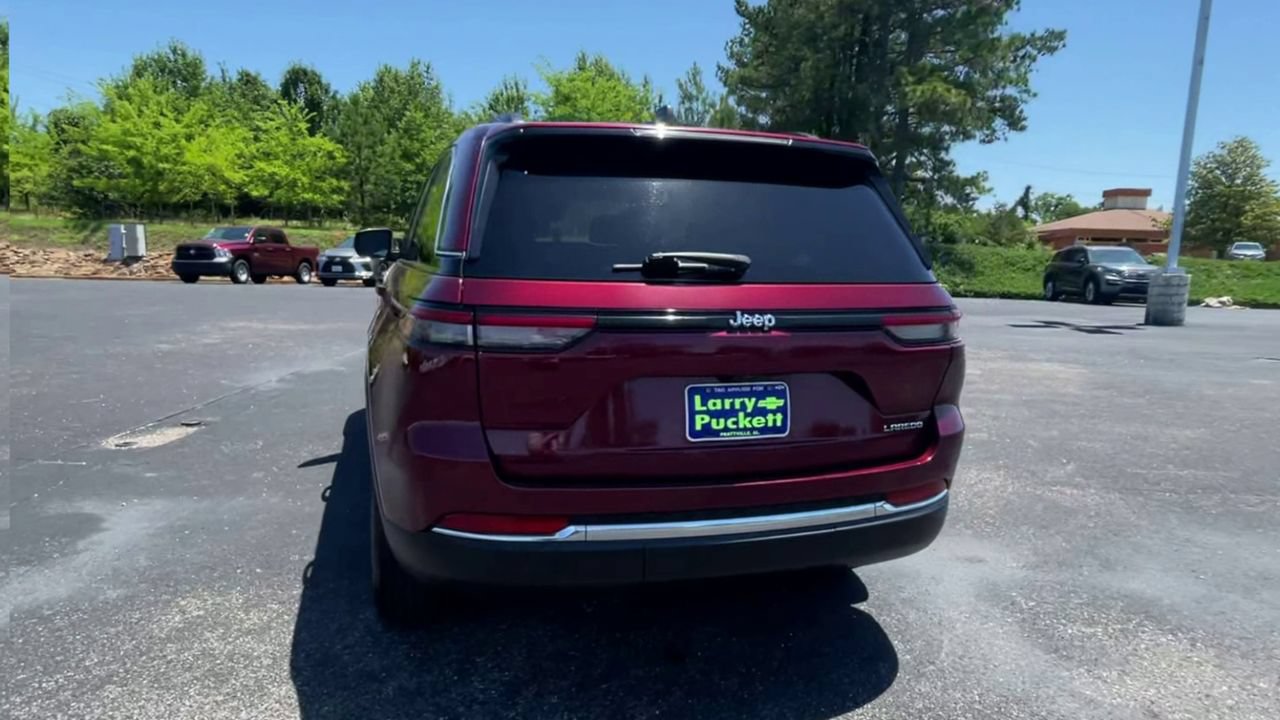 Used 2024 Jeep Grand Cherokee Laredo RWD image 7