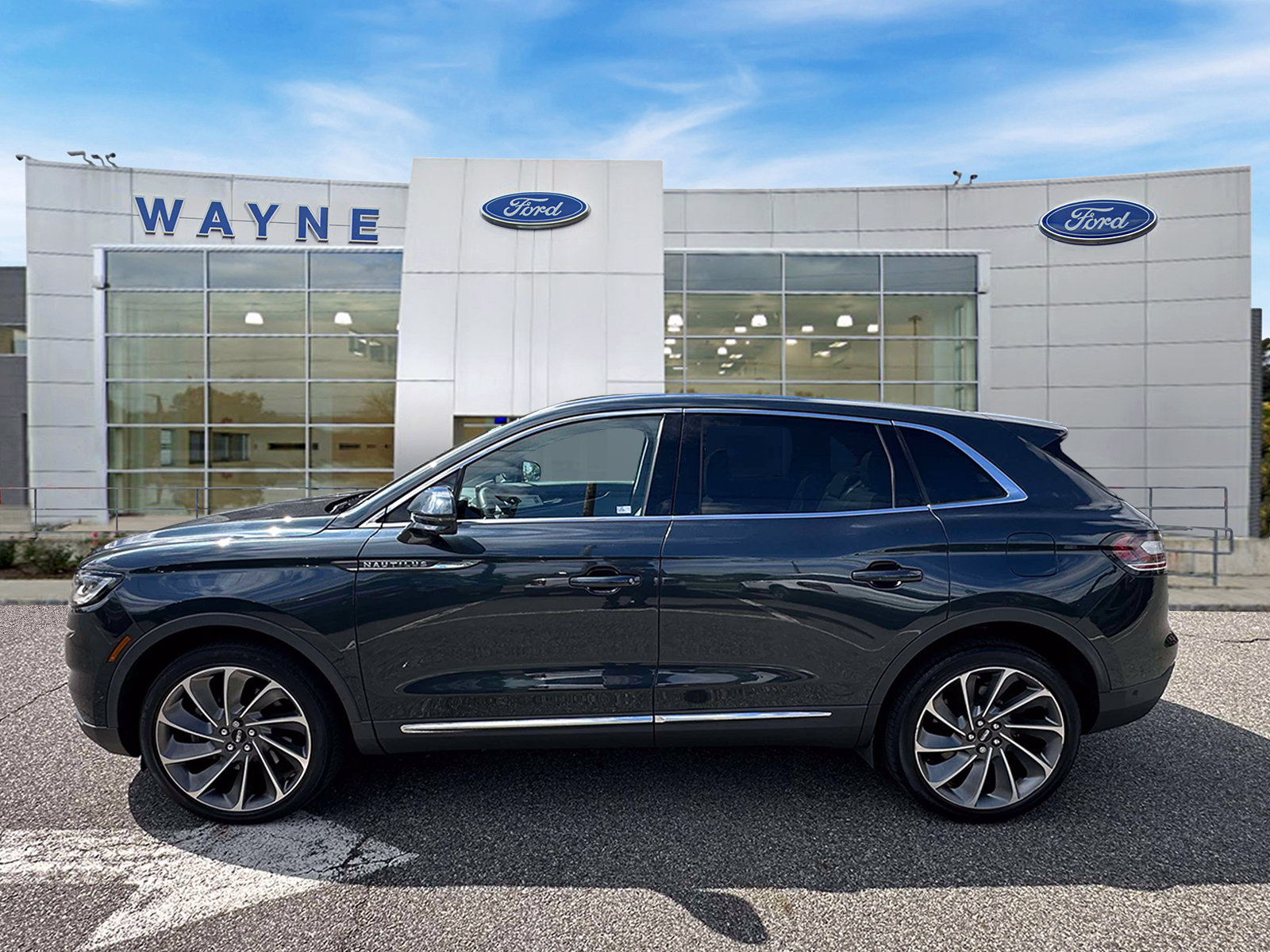 Used 2022 Lincoln Nautilus Reserve w/ Ultimate Package AWD/4WD image 7