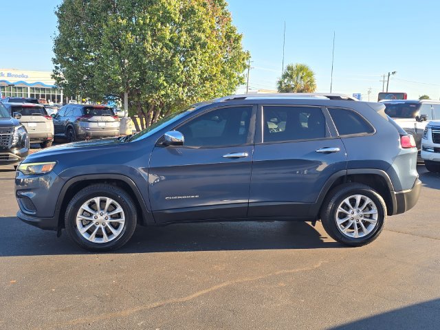 Used 2020 Jeep Cherokee Latitude w/ Cold Weather Group FWD image 6