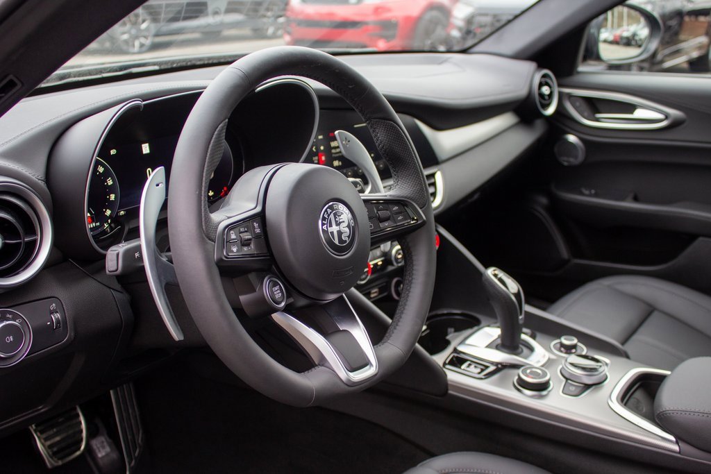 New 2025 Alfa Romeo Giulia AWD image 11