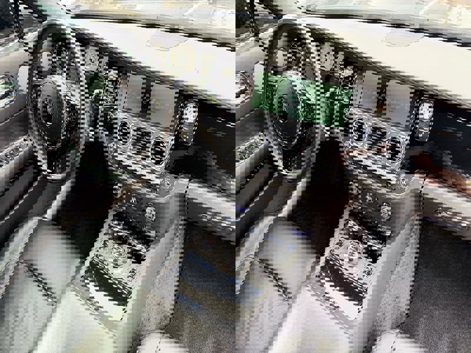 Used 2016 Rolls-Royce Wraith image 48