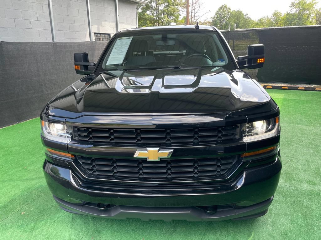 Used 2018 Chevrolet Silverado 1500 Custom w/ Custom Value Package AWD/4WD image 10