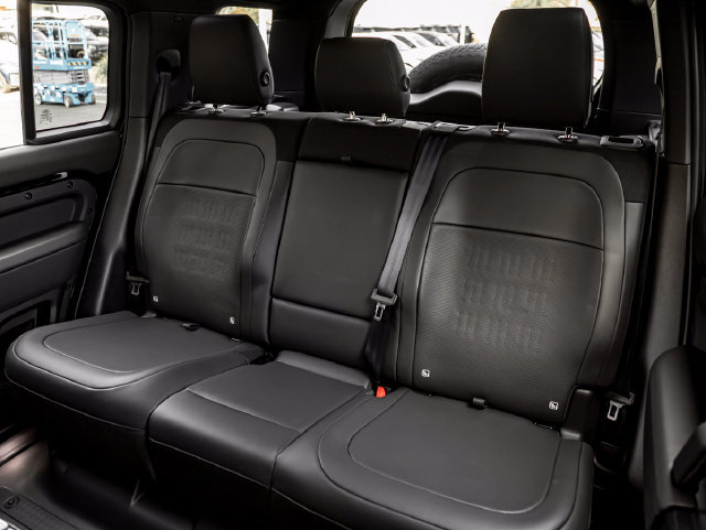 New 2026 Land Rover Defender 110 OCTA AWD/4WD image 31
