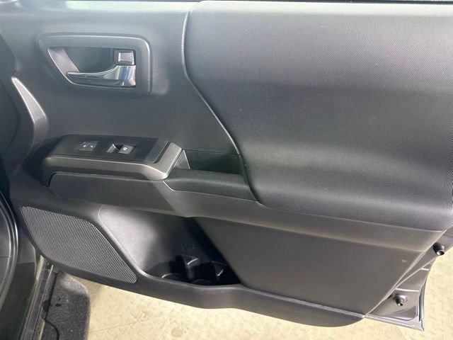 Used 2022 Toyota Tacoma TRD Sport AWD/4WD image 9